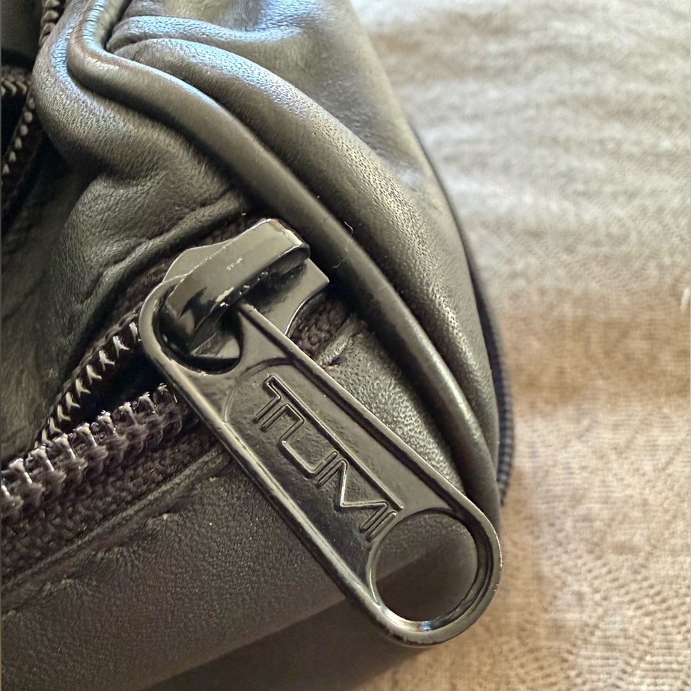 Tumi Black Leather Dual-Compartment Toiletry Kit - Picture 8 of 13